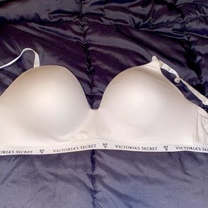 Victoria Secret Bra 40D